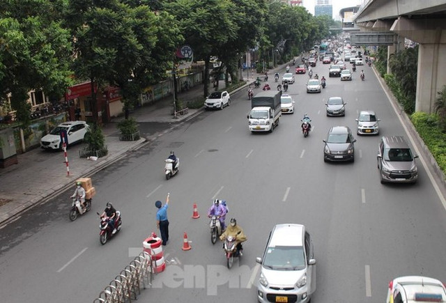Thấy gì sau 2 ngày tách dòng ô tô, xe máy trên đường Nguyễn Trãi - Hình 3 Thay gi sau 2 ngay tach dong o to, xe may tren duong Nguyen Trai-Hinh-3