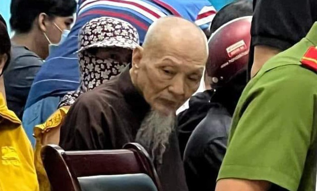 Ông Lê Tùng Vân rời nơi cư trú, đến TP.HCM làm căn cước công dân Ong Le Tung Van roi noi cu tru, den TP.HCM lam can cuoc cong dan