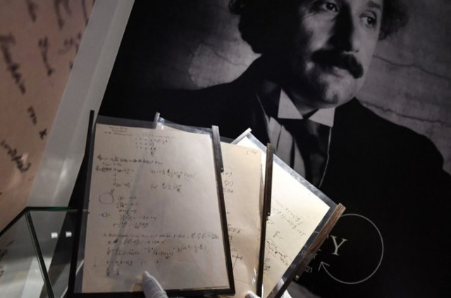 Bản thảo "Thuyết tương đối" của Einstein lập kỉ lục đấu giá Ban thao