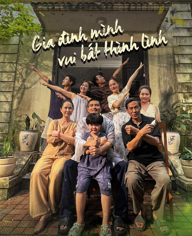 Thanh Sơn tung ảnh hậu trường hài hước cảnh Quang Sự bị cạo đầu - Hình 2 Thanh Son tung anh hau truong hai huoc canh Quang Su bi cao dau-Hinh-2