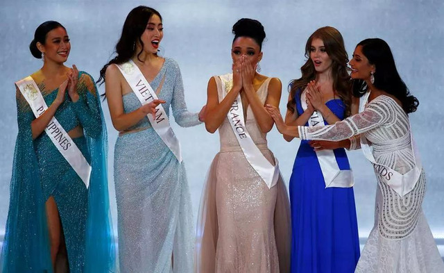 Lương Thùy Linh dép lê vẫn vượt thí sinh hoa hậu guốc 15 phân - Hình 5 Luong Thuy Linh dep le van vuot thi sinh hoa hau guoc 15 phan-Hinh-5