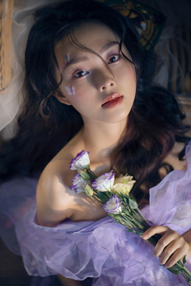 Cô sinh viên ngành Ngôn ngữ đa tài bén duyên với nghệ thuật - Hình 2 Co sinh vien nganh Ngon ngu da tai ben duyen voi nghe thuat-Hinh-2