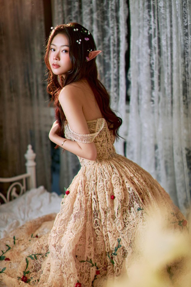 Cô sinh viên ngành Ngôn ngữ đa tài bén duyên với nghệ thuật - Hình 10 Co sinh vien nganh Ngon ngu da tai ben duyen voi nghe thuat-Hinh-10