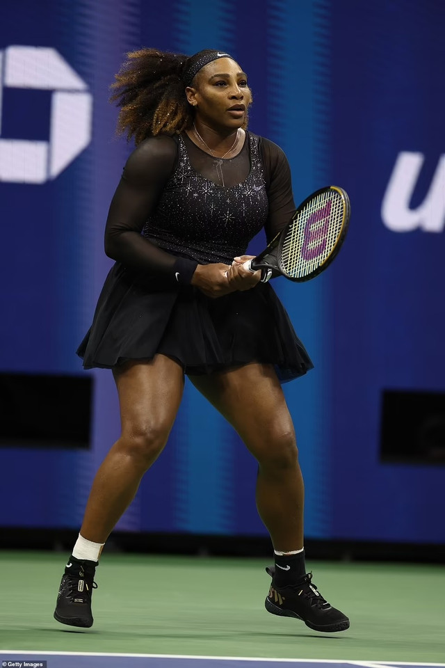 Serena Williams phải cởi 4 lớp áo để thi đấu - Hình 2 Serena Williams phai coi 4 lop ao de thi dau-Hinh-2