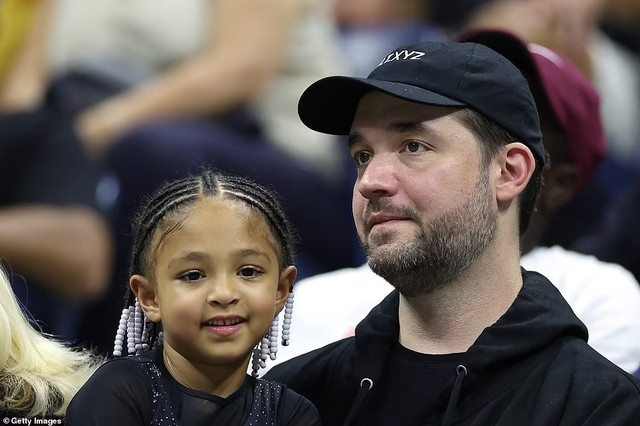 Serena Williams phải cởi 4 lớp áo để thi đấu - Hình 5 Serena Williams phai coi 4 lop ao de thi dau-Hinh-5