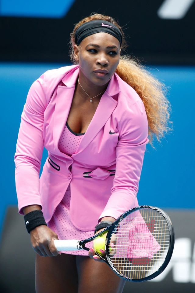 Serena Williams phải cởi 4 lớp áo để thi đấu - Hình 7 Serena Williams phai coi 4 lop ao de thi dau-Hinh-7