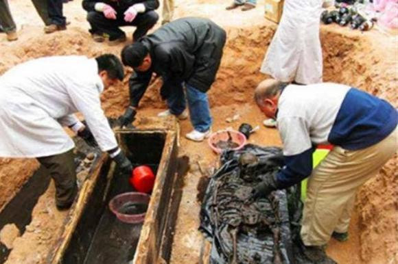 Hầm mộ nghìn năm tuổi 46 cô gái bị chôn vùi khiến giới chuyên môn khiếp sợ - Hình 5 Ham mo nghin nam tuoi 46 co gai bi chon vui khien gioi chuyen mon khiep so-Hinh-5