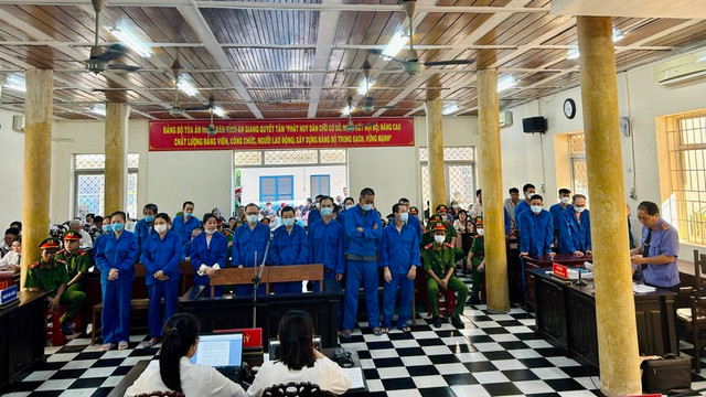 Hôm nay tuyên án vụ buôn lậu 51 kg vàng Hom nay tuyen an vu buon lau 51 kg vang