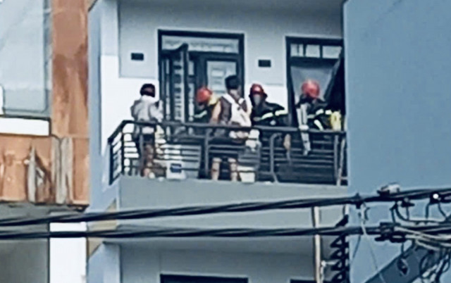 Giải cứu 6 người thoát khỏi đám cháy khách sạn 6 tầng - Hình 2 Giai cuu 6 nguoi thoat khoi dam chay khach san 6 tang-Hinh-2