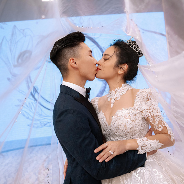 'O Sen' Ngọc Mai 3 lần diện áo cô dâu vẫn không hôn lễ - Hình 3 'O Sen' Ngoc Mai 3 lan dien ao co dau van khong hon le-Hinh-3