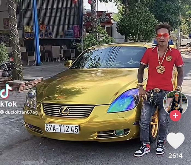 “Dát” 2kg vàng lên người mỗi khi ra đường, người đàn ông Việt lên báo nước ngoài - Hình 3 “Dat” 2kg vang len nguoi moi khi ra duong, nguoi dan ong Viet len bao nuoc ngoai-Hinh-3