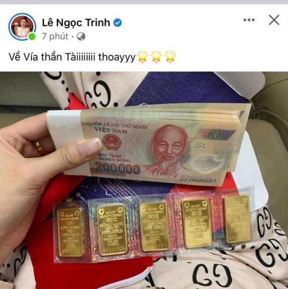 Sao Việt nô nức đi mua vàng trong ngày vía Thần Tài - Hình 3 Sao Viet no nuc di mua vang trong ngay via Than Tai-Hinh-3