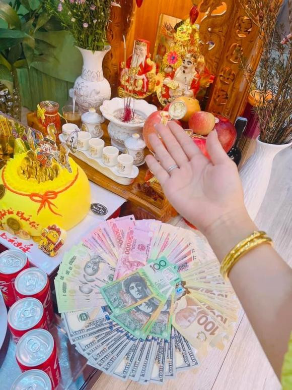 Sao Việt nô nức đi mua vàng trong ngày vía Thần Tài - Hình 7 Sao Viet no nuc di mua vang trong ngay via Than Tai-Hinh-7