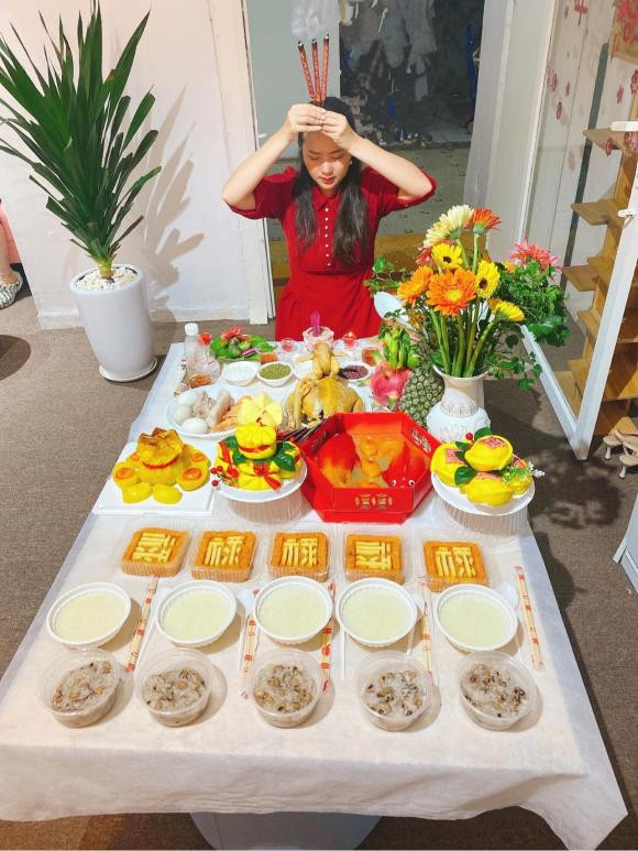 Sao Việt nô nức đi mua vàng trong ngày vía Thần Tài - Hình 10 Sao Viet no nuc di mua vang trong ngay via Than Tai-Hinh-10