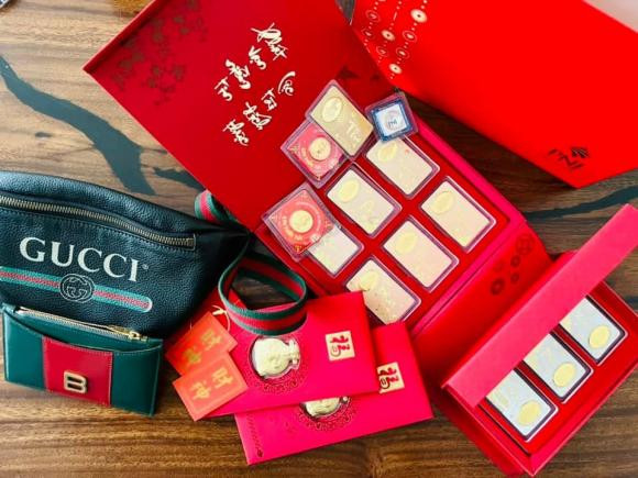 Sao Việt nô nức đi mua vàng trong ngày vía Thần Tài - Hình 13 Sao Viet no nuc di mua vang trong ngay via Than Tai-Hinh-13