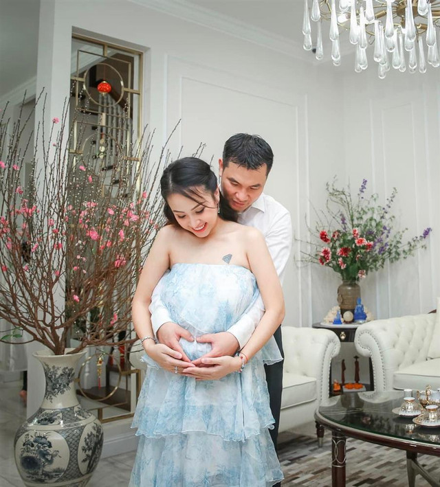 Vân Hugo bị chồng đại gia "chỉnh lưng" chỉ vì 1 câu hát - Hình 2 Van Hugo bi chong dai gia