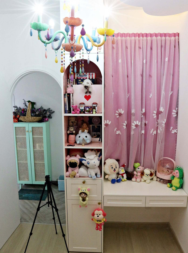 Căn hộ búp bê của nữ gia chủ yêu màu xanh và hồng, dùng thùng gỗ làm giường - Hình 17 Can ho bup be cua nu gia chu yeu mau xanh va hong, dung thung go lam giuong-Hinh-17