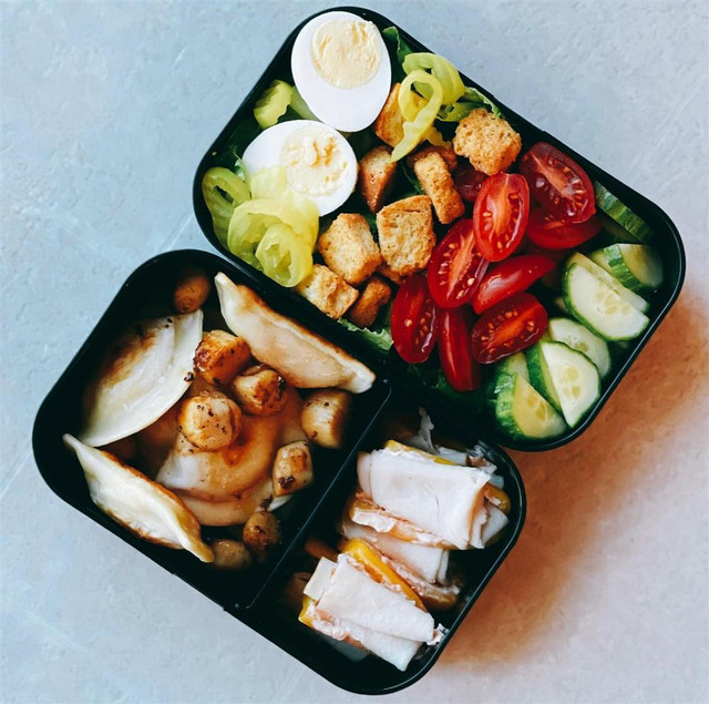 "Vợ người ta" làm cơm hộp cho chồng ăn trưa nhìn mà ngưỡng mộ - Hình 4