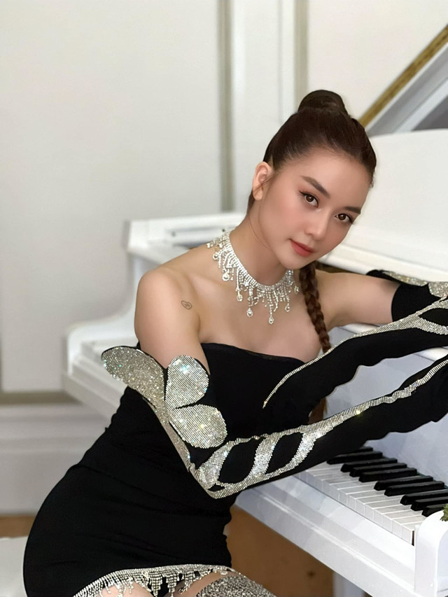Đường cong sexy của ca sĩ Thiều Bảo Trang - Hình 18 Duong cong sexy cua ca si Thieu Bao Trang-Hinh-18