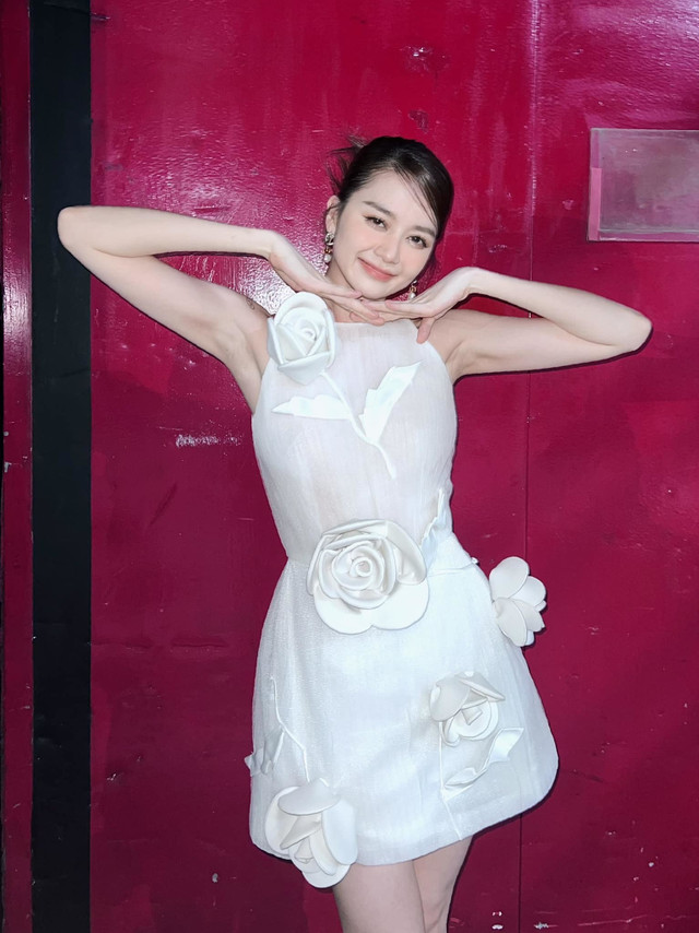 Đường cong sexy của ca sĩ Thiều Bảo Trang - Hình 24 Duong cong sexy cua ca si Thieu Bao Trang-Hinh-24