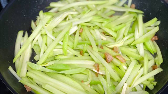 Thêm chút gia vị này vào, mỡ lợn trắng mềm để cả năm không hỏng - Hình 7 Them chut gia vi nay vao, mo lon trang mem de ca nam khong hong-Hinh-7