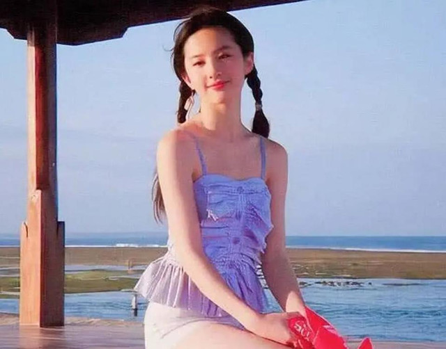Ảnh cũ cấp 2 của Lưu Diệc Phi đẹp mê lòng người - Hình 3 Anh cu cap 2 cua Luu Diec Phi dep me long nguoi-Hinh-3