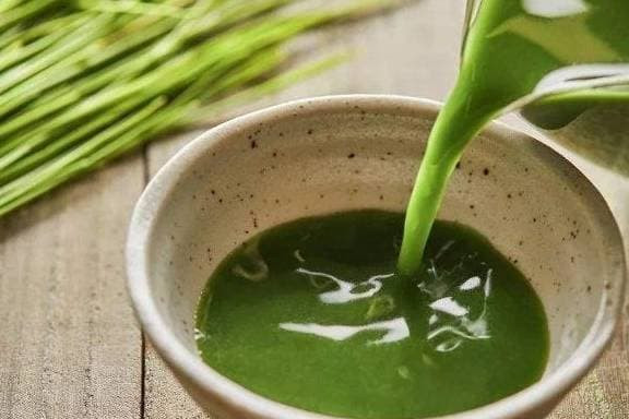 Khi nào là thời điểm tốt nhất để uống nước ép xanh? - Hình 4 Khi nao la thoi diem tot nhat de uong nuoc ep xanh?-Hinh-4