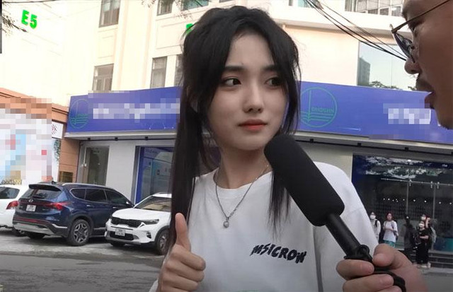 Ngã ngửa ảnh chưa sửa "nữ thần phỏng vấn" nổi đình đám MXH - Hình 3 Nga ngua anh chua sua