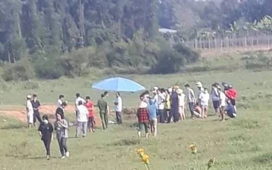 Vết máu trên ống tay áo tố tội ác mẹ kế giết con chồng