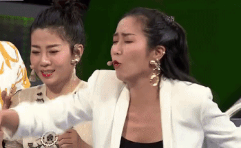 Để có chiến thắng này, đội của Mai Phương còn nhờ sự giúp đỡ bí mật của MC Trường Giang, khi anh bịt micro, nhắc đáp án để đội của nữ diễn viên giành chiến thắng.