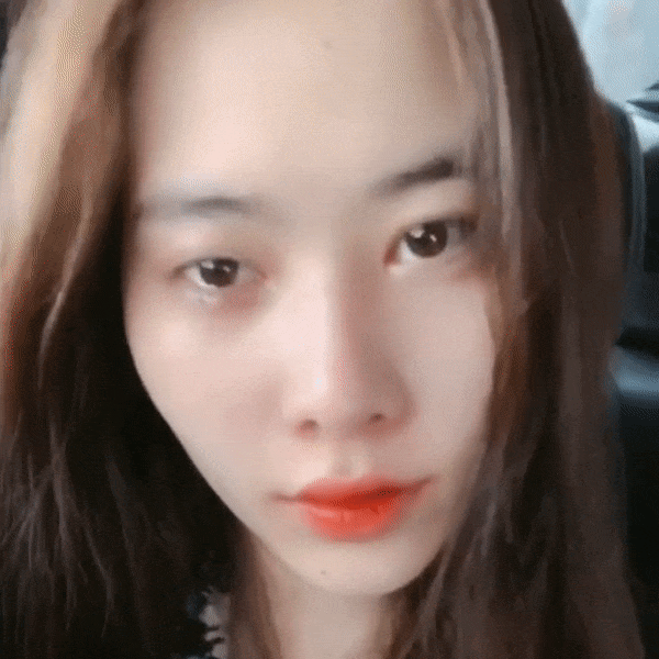 Người đẹp 9X gây chú ý nhiều quanh chuyện đời tư "ương ương, dở dở" hơn là sự nghiệp. Ảnh cắt clip.
