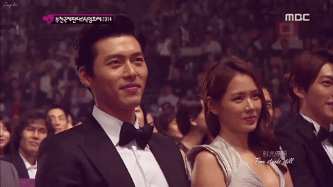 Ánh mắt Son Ye Jin dành cho Hyun Bin trong lễ trao giải Puchon International Fantastic Film năm 2014.