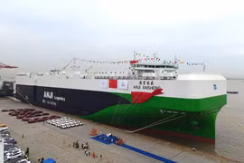 Siêu tàu chở ôtô lớn nhất thế giới vừa lộ diện... có gì đặc biệt? 
