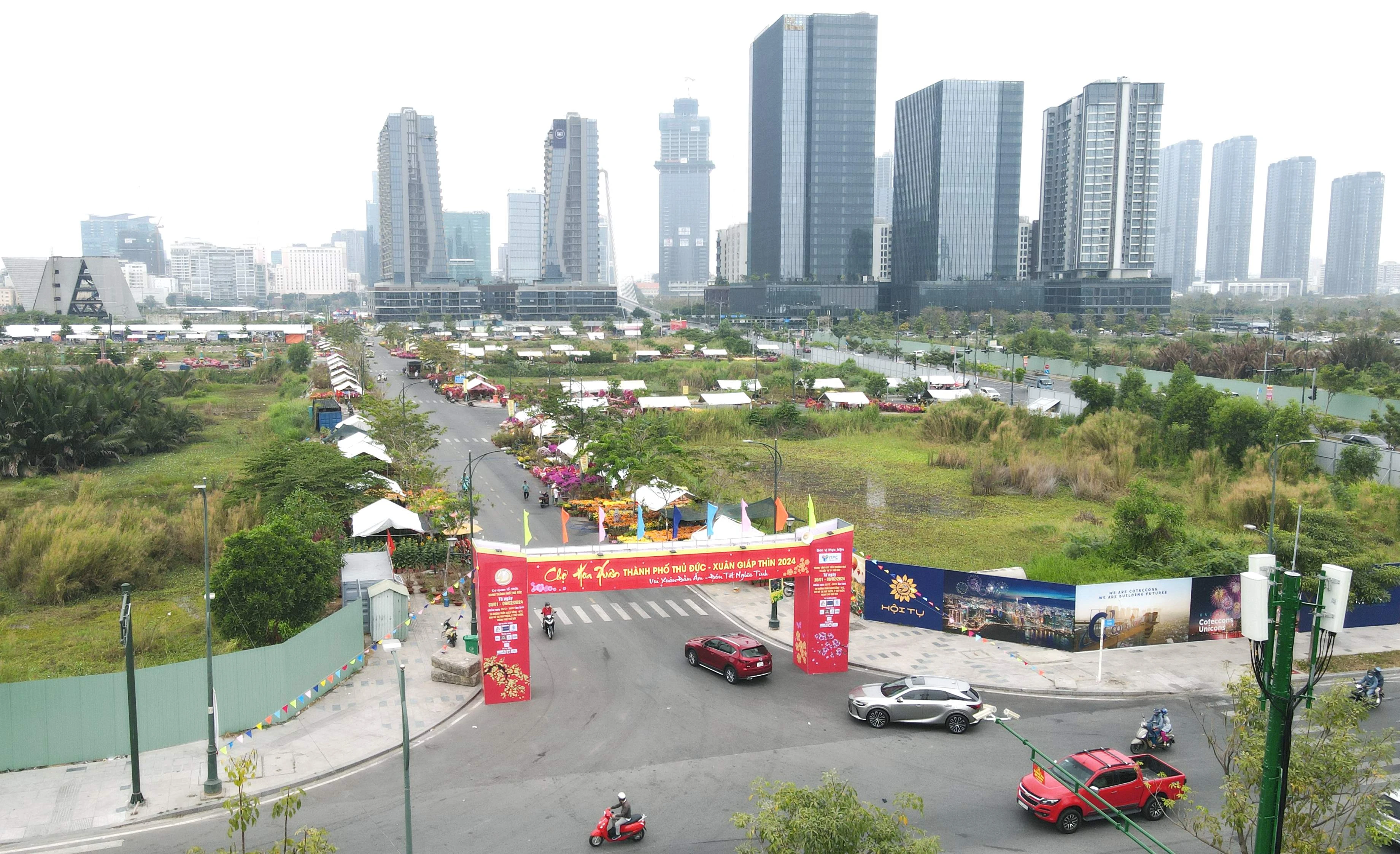 Dạo chợ hoa xuân TP Thủ Đức