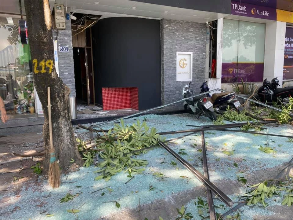 Video: Hiện trường vụ nổ bình gas trên phố Kim Mã, 2 người bị thương