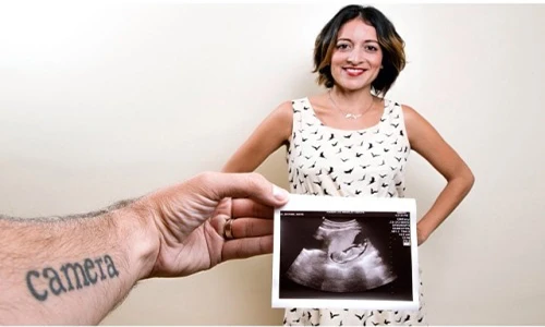 Chết cười những cách thông báo tin vui có em bé