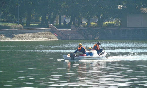 Công nghệ độc quyền làm sạch hồ ô nhiễm ở Hà Nội