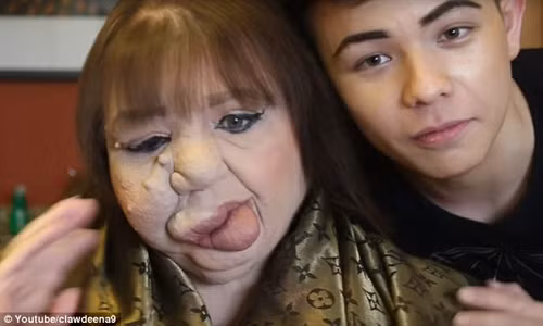 Thán phục bà mẹ mặt quỷ vẫn muốn makeup để đẹp hơn