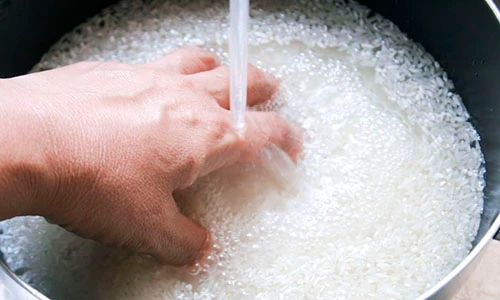 Nguy cơ nhiễm độc thạch tín do nấu cơm không đủ nước