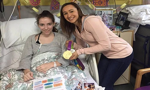 Thiếu nữ mắc chứng bệnh kỳ quái cứ ăn vào là nôn 