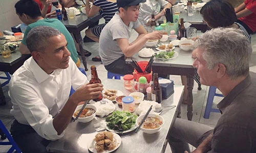 Những khoảnh khắc ăn uống đáng nhớ nhất của Tổng thống Obama