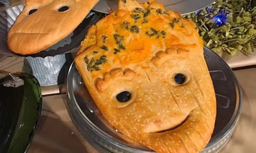 Bánh mì hình thù độc dị làm điên đảo giới trẻ thế giới 
