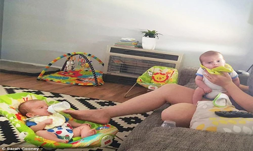 Học bà mẹ lắm chiêu cách chăm con sinh đôi nhàn tênh