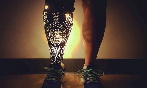 Bất ngờ nghệ thuật điêu khắc cho chân giả