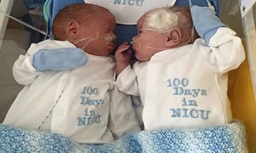 Cặp song sinh sống sót kỳ diệu dù sinh non 24 tuần