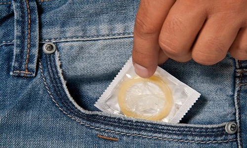 Nhiễm bệnh dù không hề làm chuyện ấy 