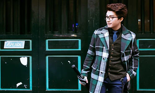 Chàng bác sĩ phụ sản bất ngờ nổi tiếng trên mạng