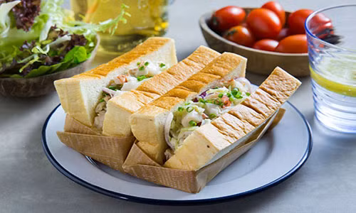 15 phút làm sandwich tôm cay cho bữa sáng gia đình 