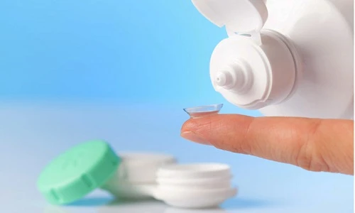 Cách sử dụng kính áp tròng để không bị viêm mắt