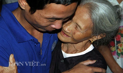 Xúc động đón thuyền viên bị cướp biển bắt cóc về nhà